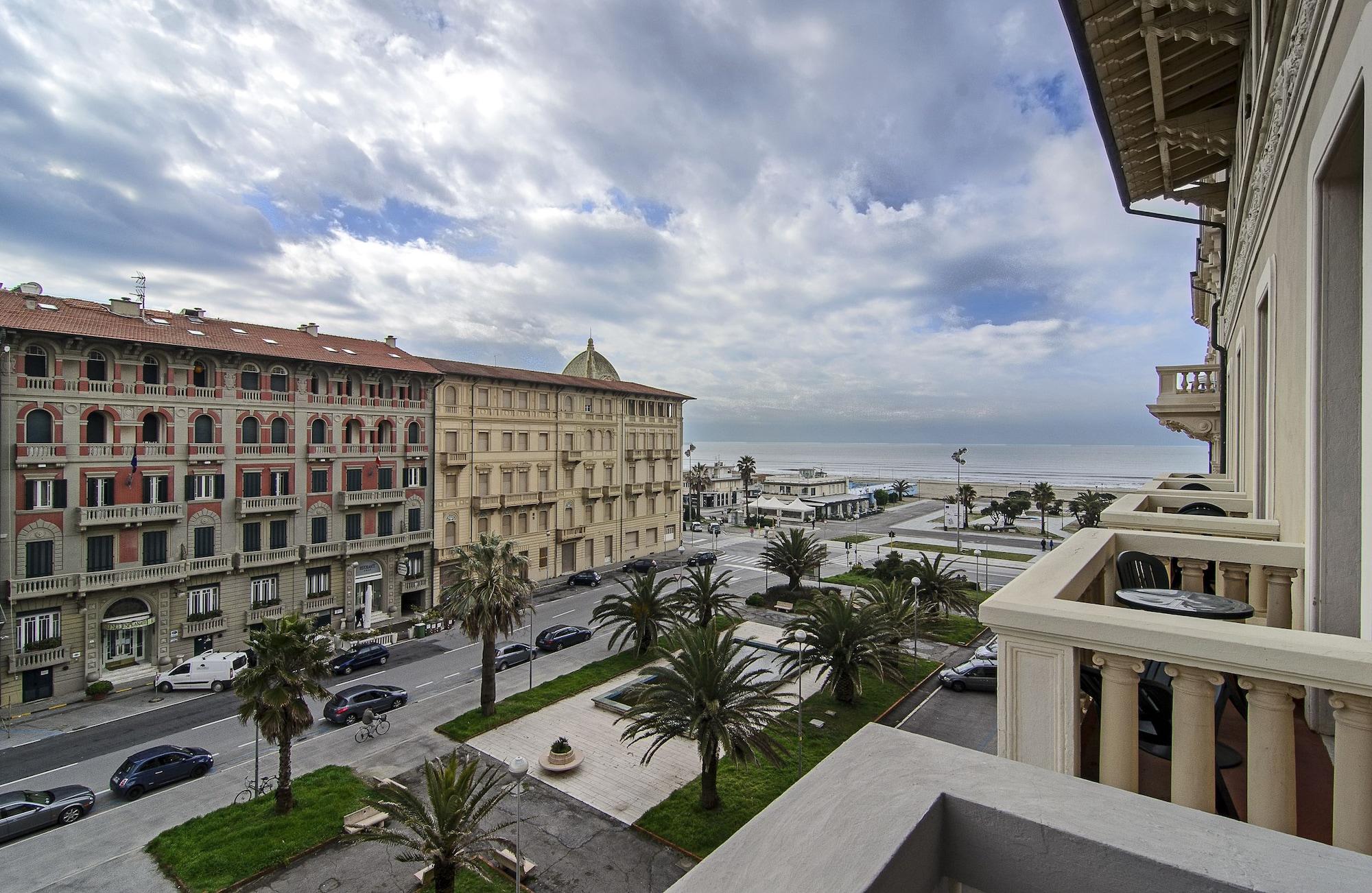 Hotel Lukas Виареджо Экстерьер фото