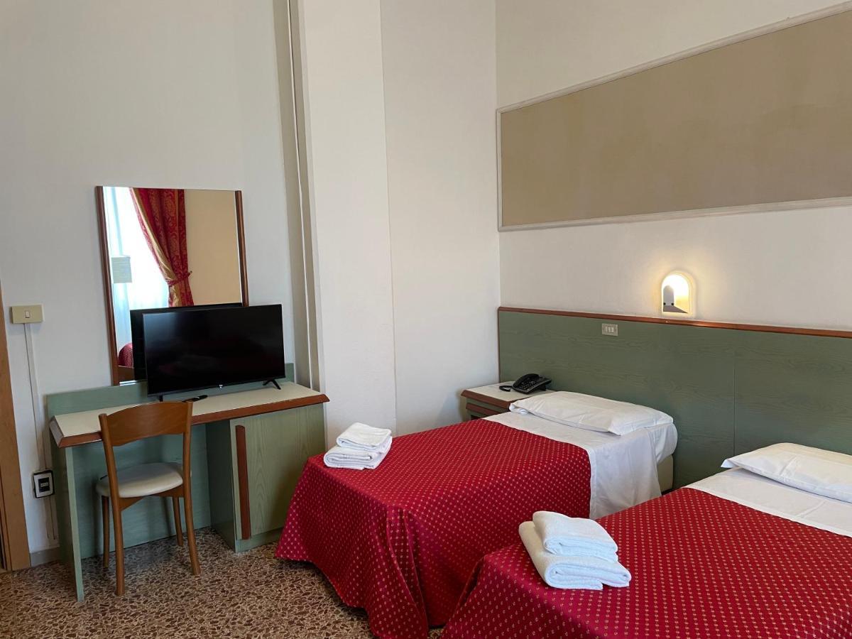 Hotel Lukas Виареджо Экстерьер фото